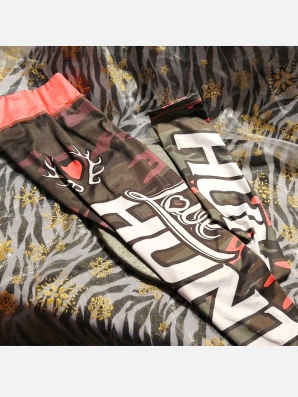 XLUSION "LOVE HUNTING" Pink/Green Camo Leggings Small